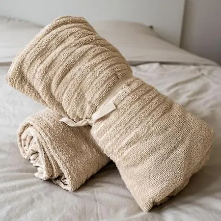 Rooftop - Leone - A 500m Apartment *